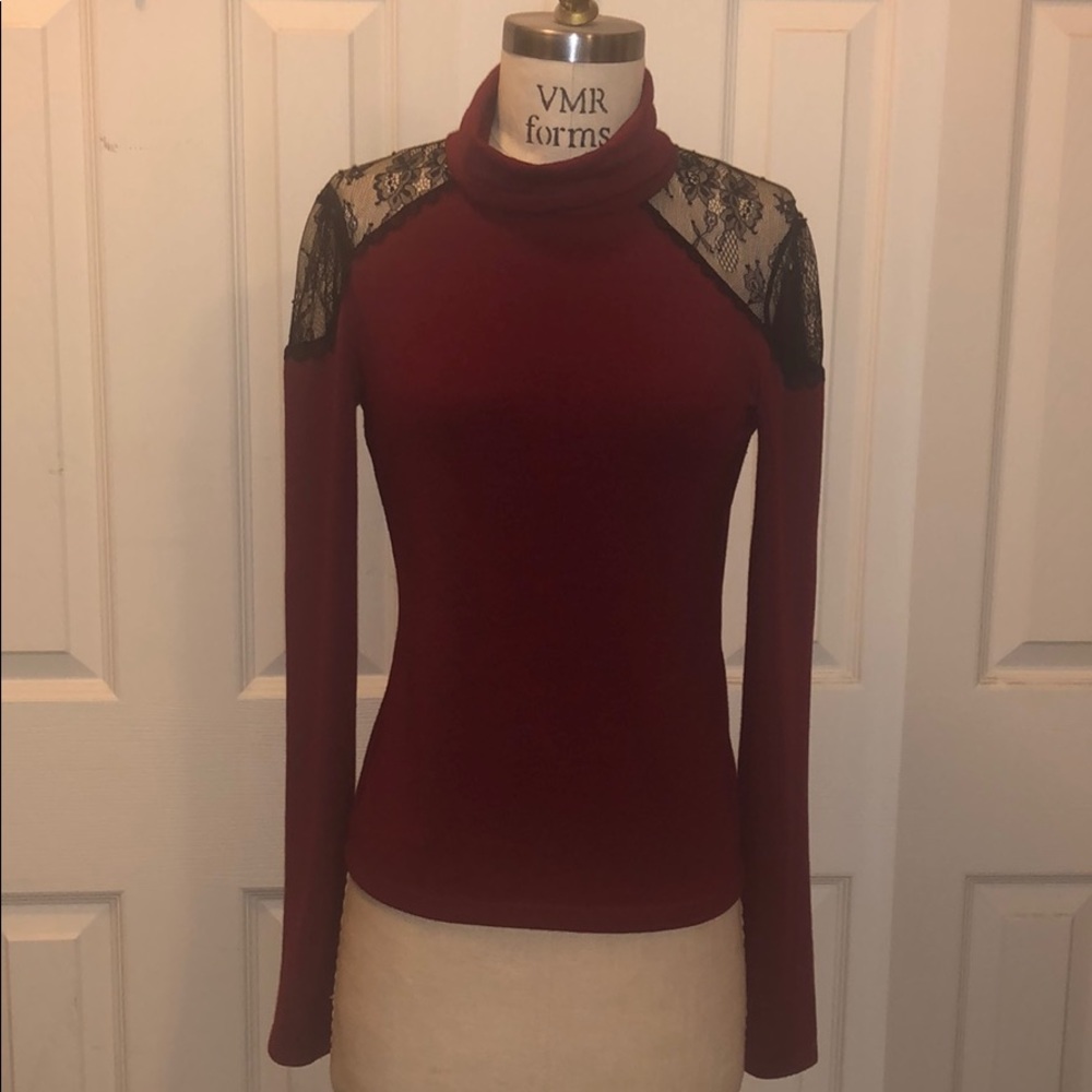 Alice + Olivia L/S Lace Top.